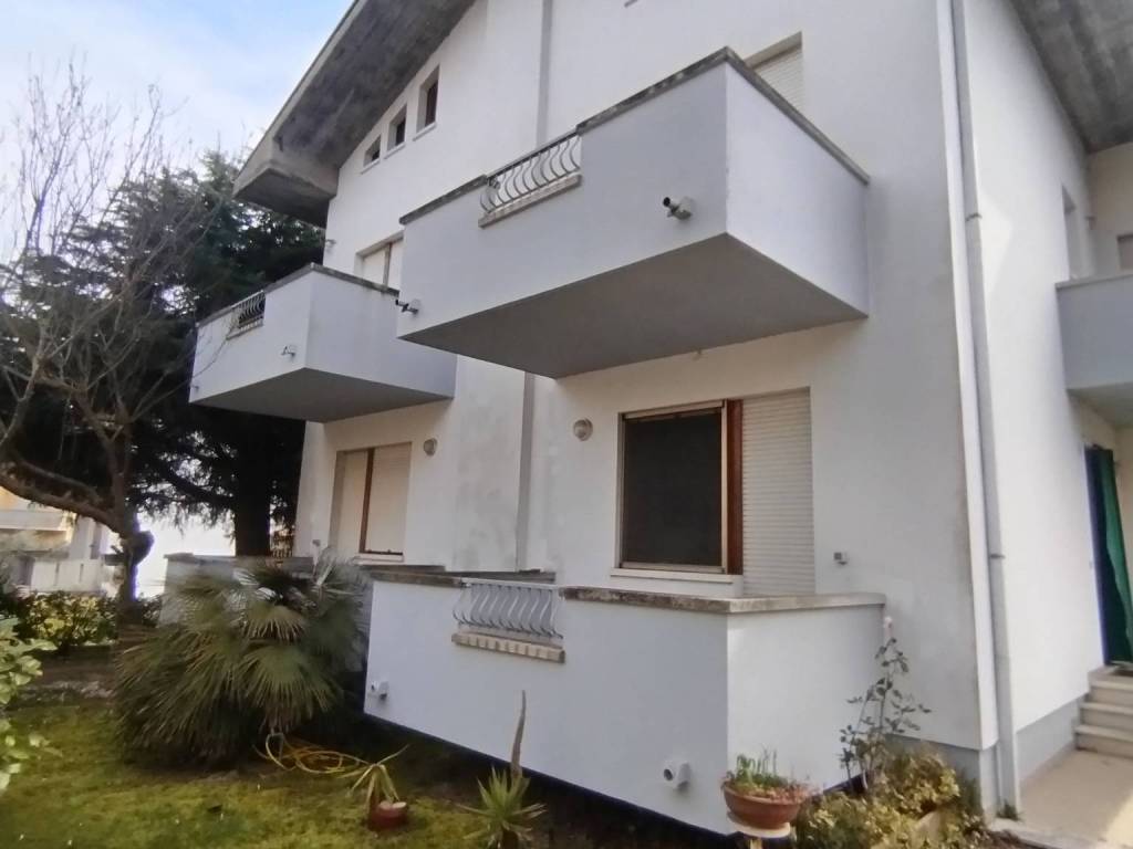 casa indipendente in vendita a Montescudo-Monte Colombo in zona Monte Colombo