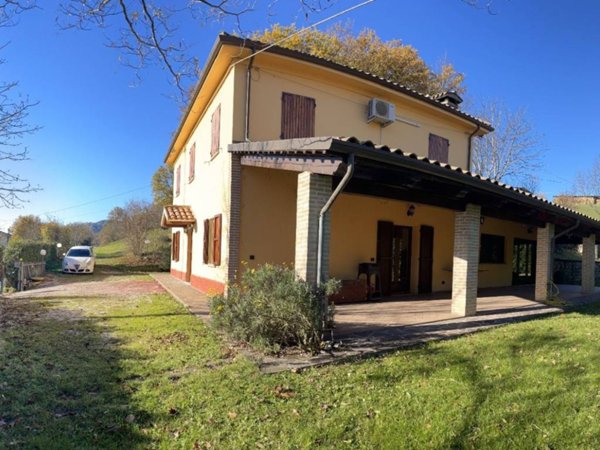 casa indipendente in vendita a Sassofeltrio