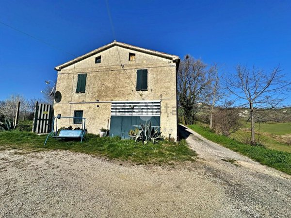 casa indipendente in vendita a Sassofeltrio
