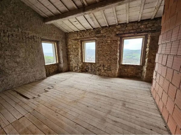 pentavano in vendita a Sassofeltrio