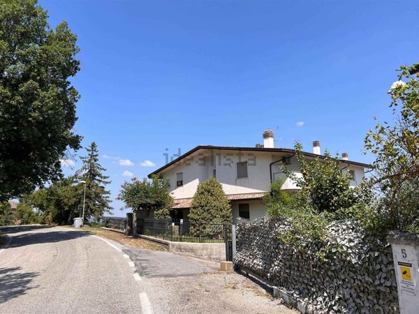 casa indipendente in vendita a Sassofeltrio