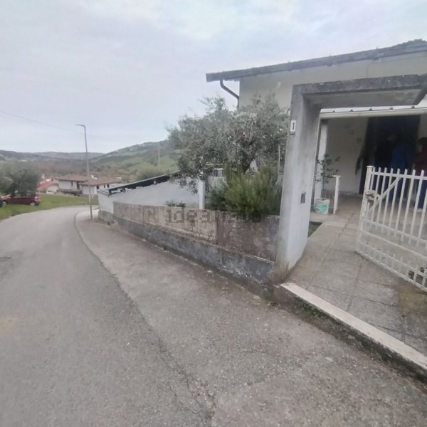 casa indipendente in vendita a Sassofeltrio in zona Fratte