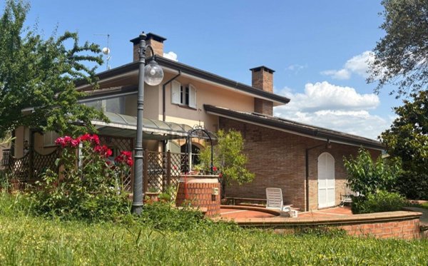 casa indipendente in vendita a Sassofeltrio