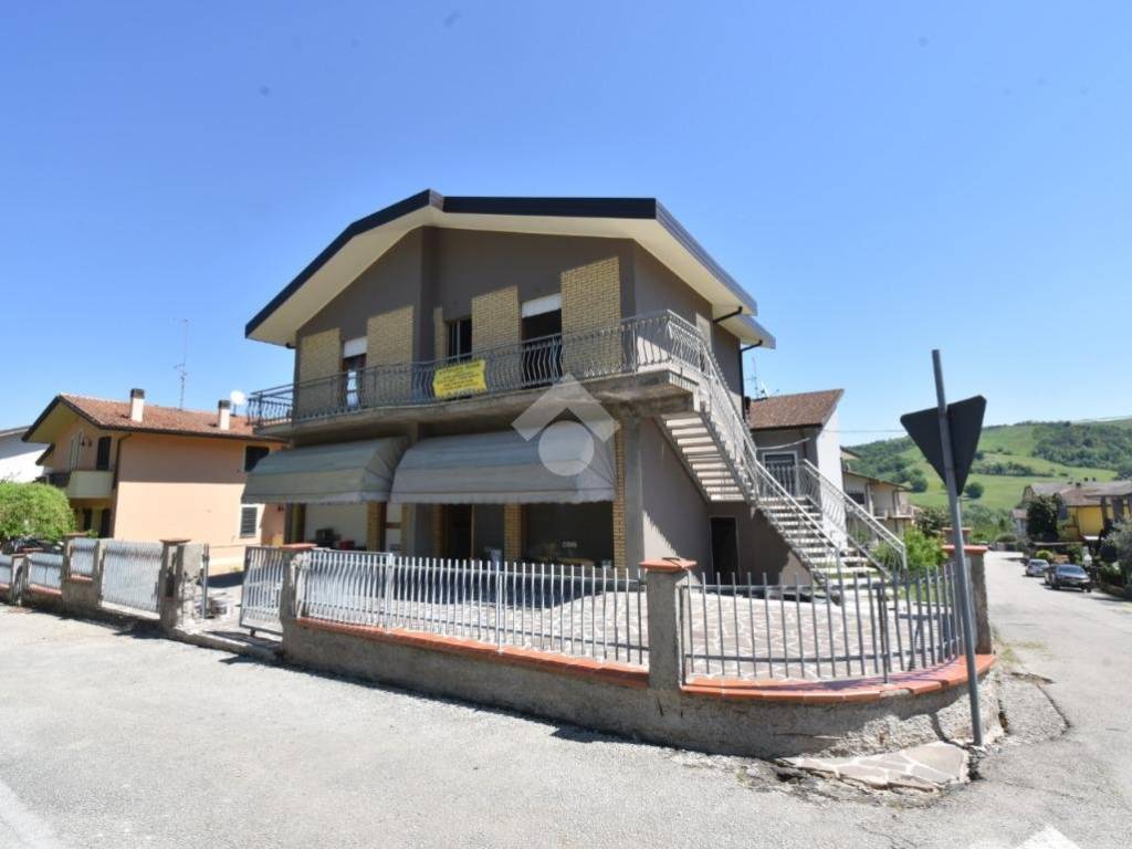 appartamento in vendita a Sassofeltrio in zona Fratte