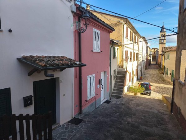 casa indipendente in vendita a Sassofeltrio