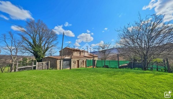 casa indipendente in vendita a Sassofeltrio