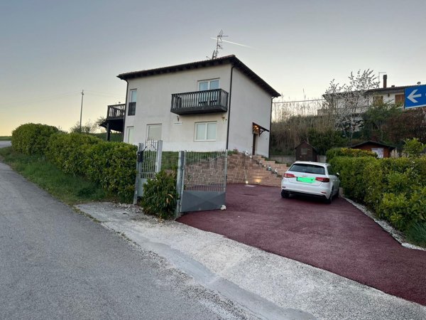 casa indipendente in vendita a Sassofeltrio