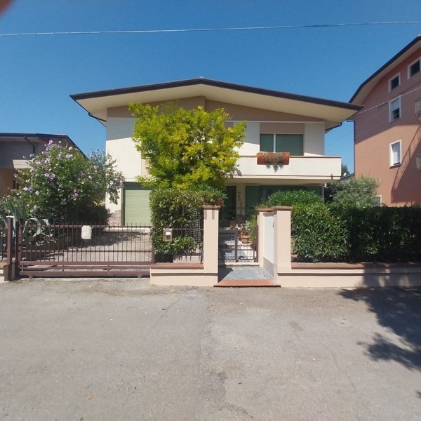 casa indipendente in vendita a Sassofeltrio in zona Fratte