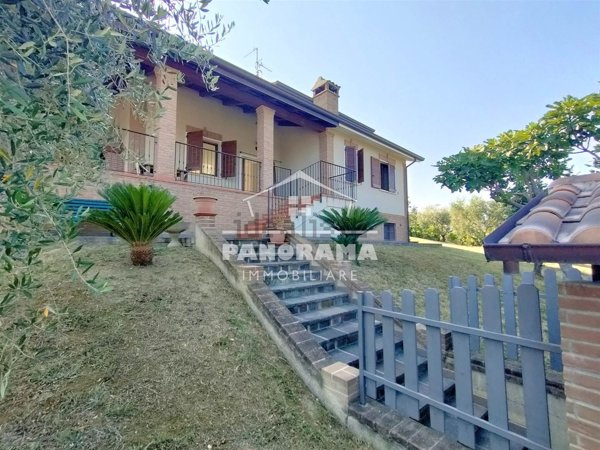 casa indipendente in vendita a Sassofeltrio in zona Fratte