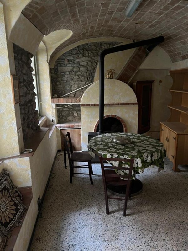 casa indipendente in vendita a Voltaggio
