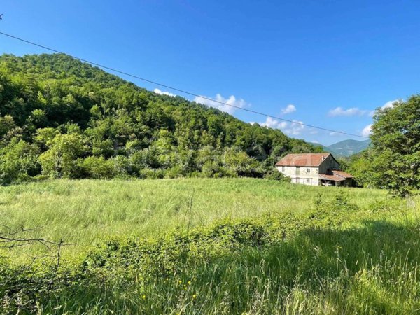 casa indipendente in vendita a Voltaggio