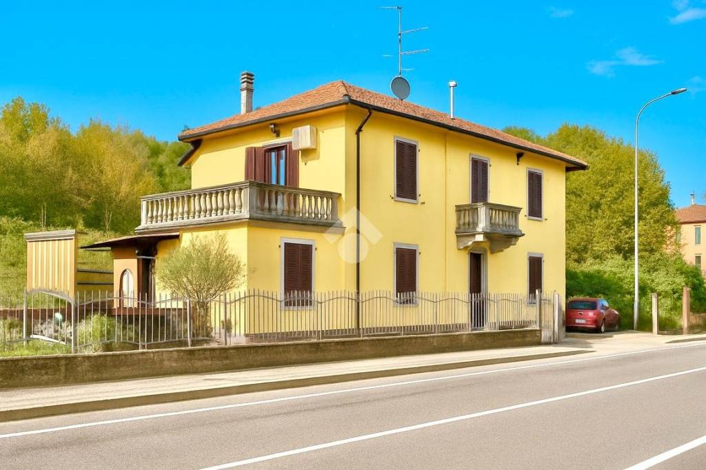 casa indipendente in vendita a Cassano Spinola