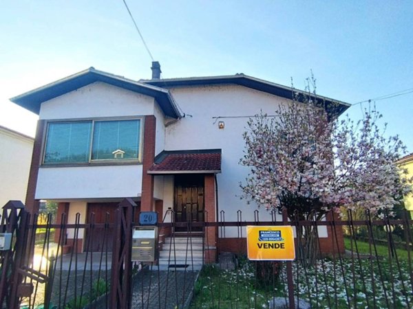 casa indipendente in vendita a Cassano Spinola