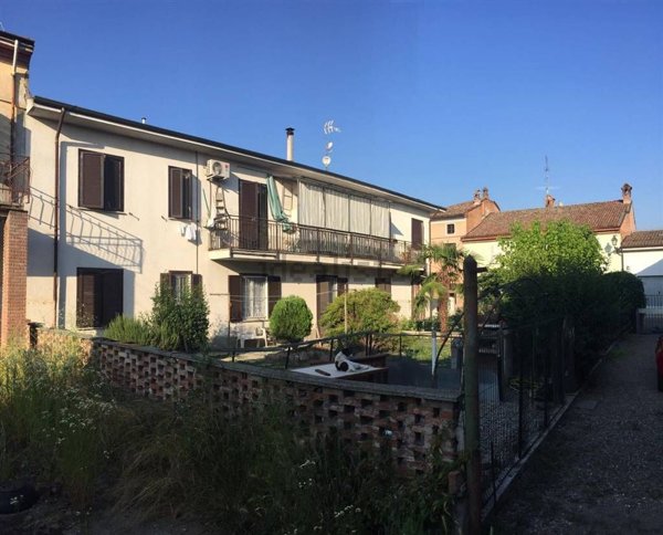 casa indipendente in vendita ad Alluvioni Piovera in zona Piovera