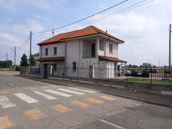 casa indipendente in vendita ad Alluvioni Piovera in zona Grava