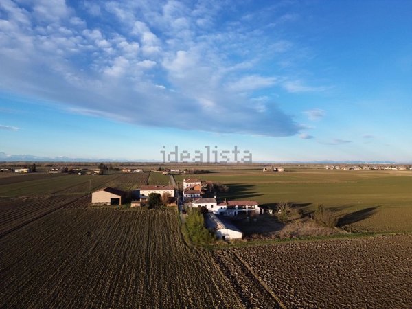 casale in vendita ad Alluvioni Piovera in zona Alluvioni Cambiò