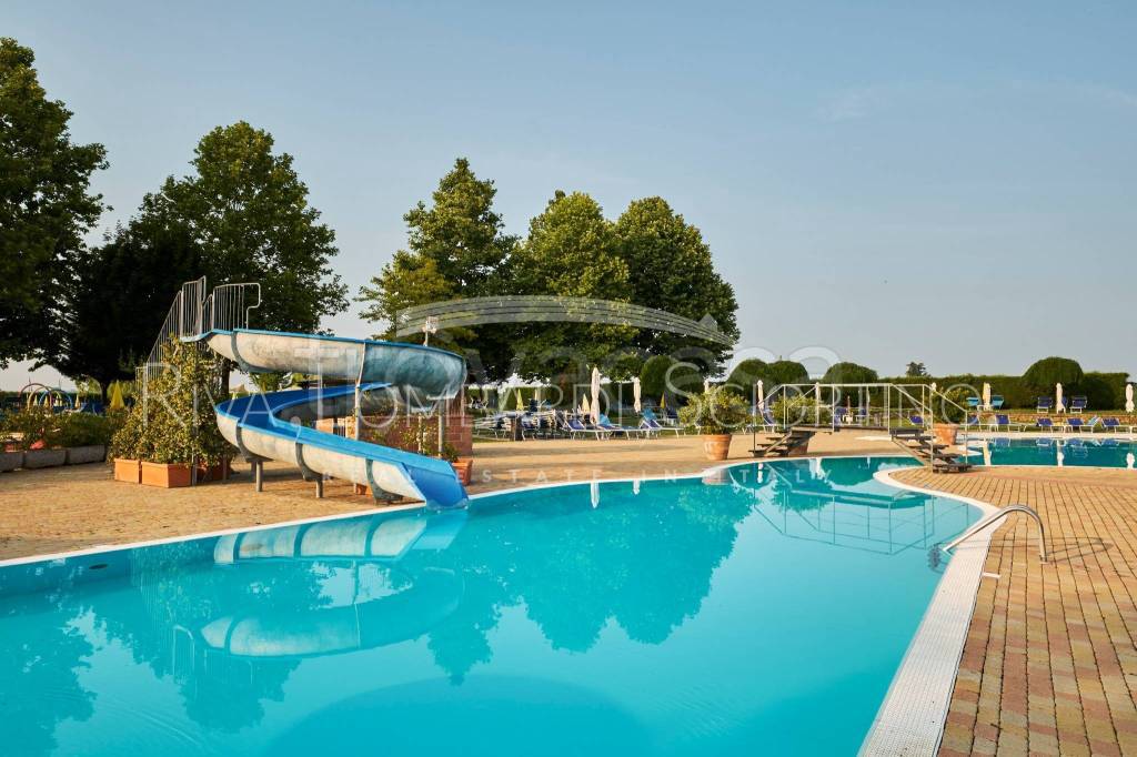 negozio in vendita ad Alluvioni Piovera in zona Piovera