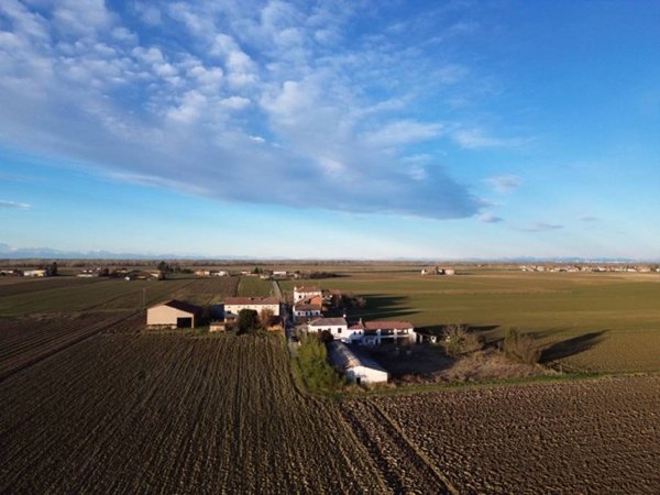casale in vendita ad Alluvioni Piovera