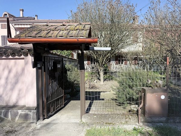 casa semindipendente in vendita ad Alluvioni Piovera in zona Grava