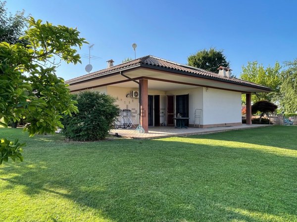 casa indipendente in vendita ad Alluvioni Piovera in zona Piovera