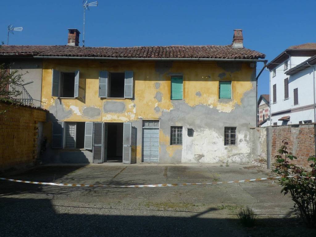 casa indipendente in vendita ad Alluvioni Piovera in zona Piovera