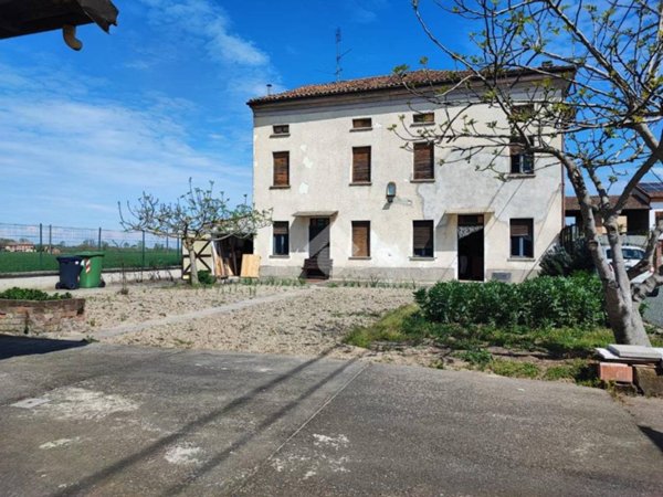 casa indipendente in vendita ad Alluvioni Piovera in zona Alluvioni Cambiò