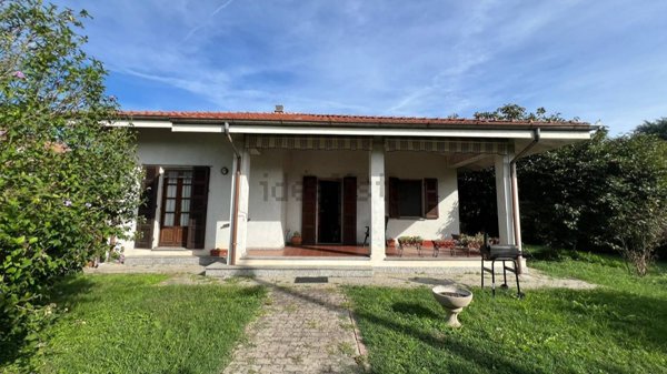 casa indipendente in vendita ad Alluvioni Piovera in zona Alluvioni Cambiò