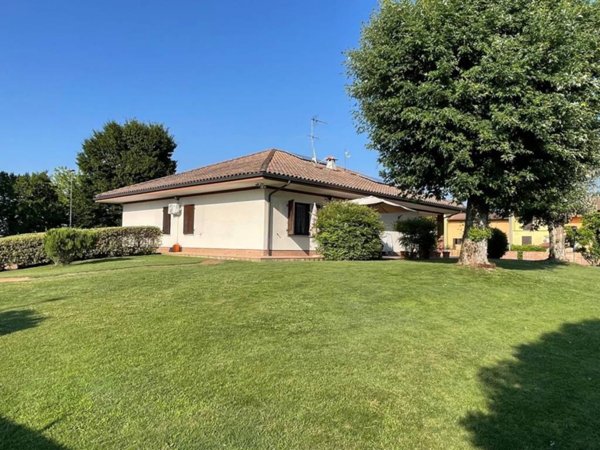 casa indipendente in vendita ad Alluvioni Piovera in zona Piovera