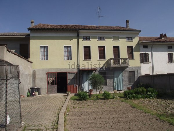 casa indipendente in vendita ad Alluvioni Piovera in zona Alluvioni Cambiò