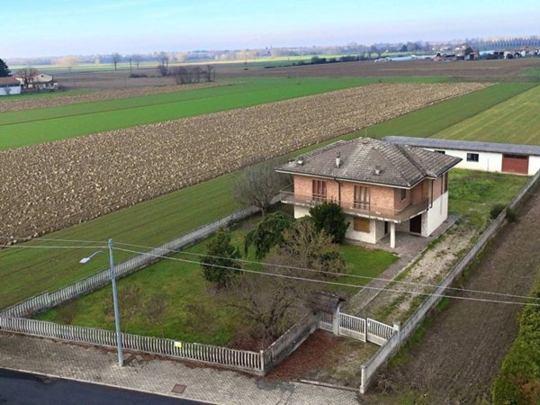 casa indipendente in vendita ad Alluvioni Piovera in zona Alluvioni Cambiò