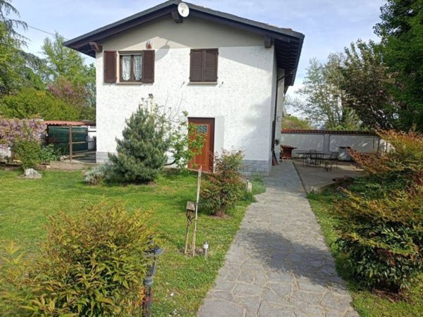 casa indipendente in vendita ad Alluvioni Piovera in zona Alluvioni Cambiò