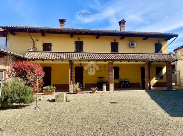 esavano in vendita ad Alluvioni Piovera in zona Piovera