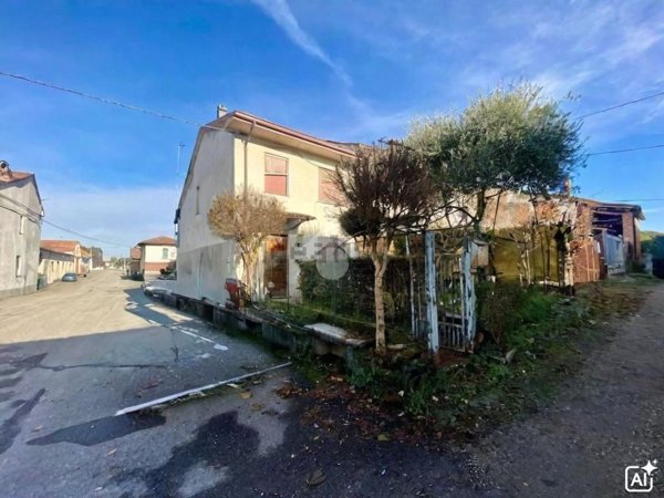 casa indipendente in vendita ad Alluvioni Piovera in zona Grava