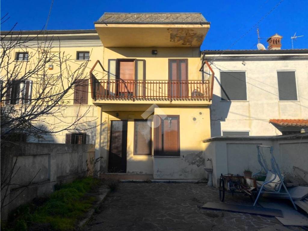 casa indipendente in vendita ad Alluvioni Piovera in zona Alluvioni Cambiò