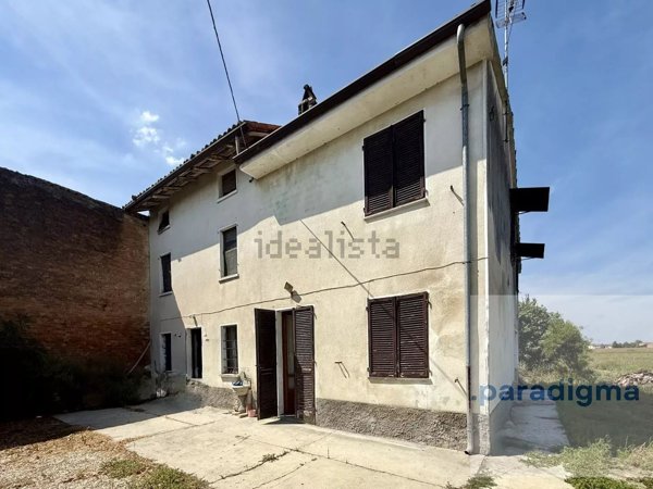 pentavano in vendita ad Alluvioni Piovera in zona Alluvioni Cambiò