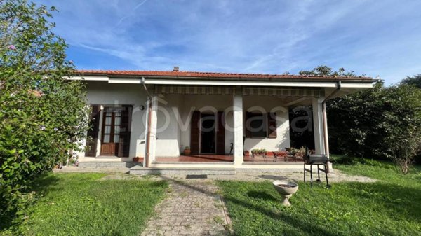 casa indipendente in vendita ad Alluvioni Piovera in zona Alluvioni Cambiò