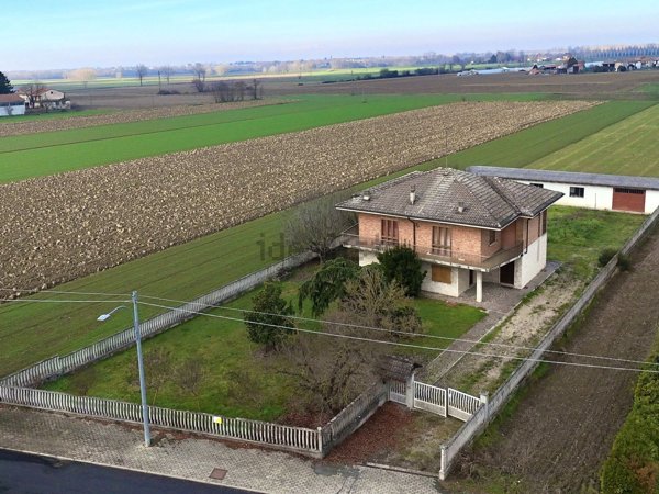 casa indipendente in vendita ad Alluvioni Piovera in zona Grava