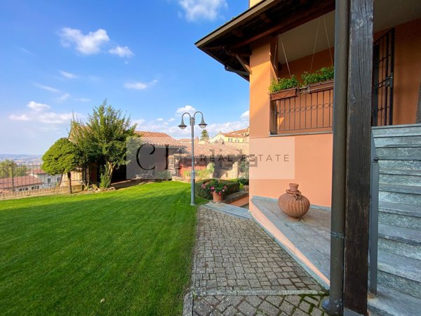 esavano in vendita a Lu e Cuccaro Monferrato in zona Lu