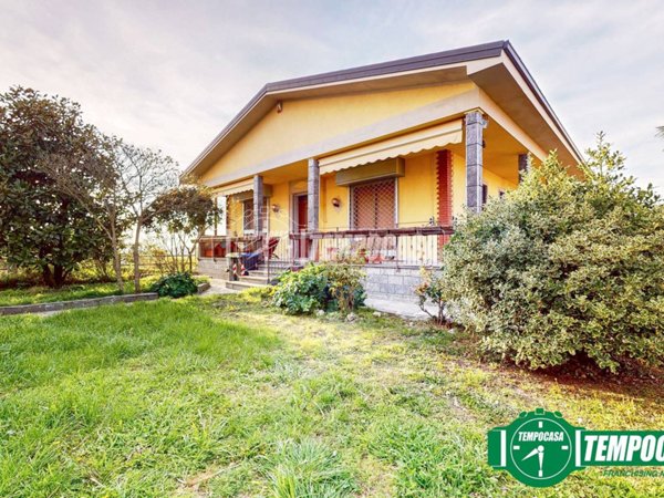 casa indipendente a Lu e Cuccaro Monferrato in zona Cuccaro Monferrato