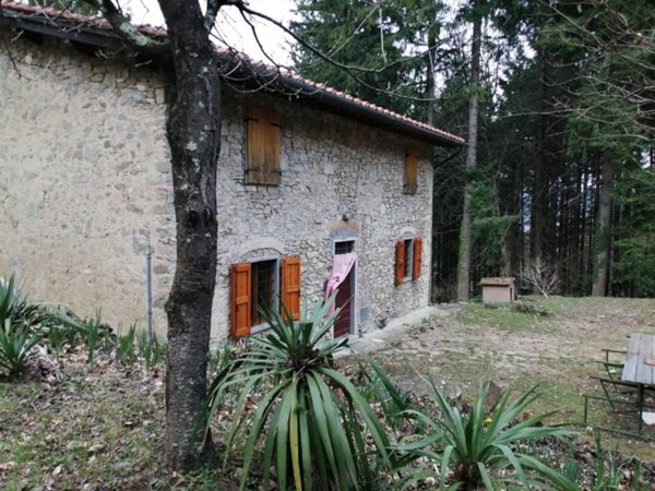 casa indipendente in vendita a Cantagallo in zona Carmignanello