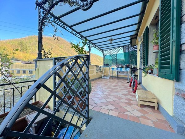 casa indipendente in vendita a Cantagallo in zona Carmignanello