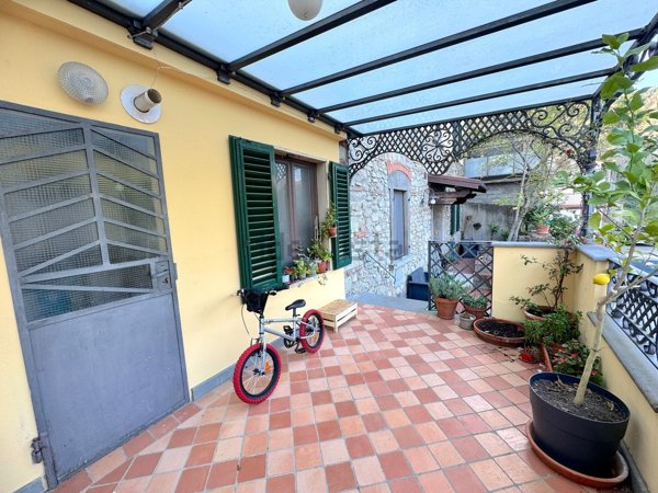 casa indipendente in vendita a Cantagallo in zona Carmignanello