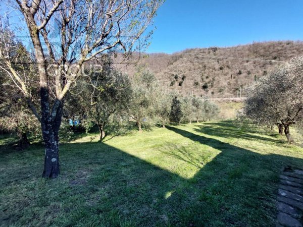 casa indipendente in vendita a Cantagallo in zona Carmignanello