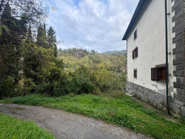 appartamento in vendita a Cantagallo in zona Carmignanello