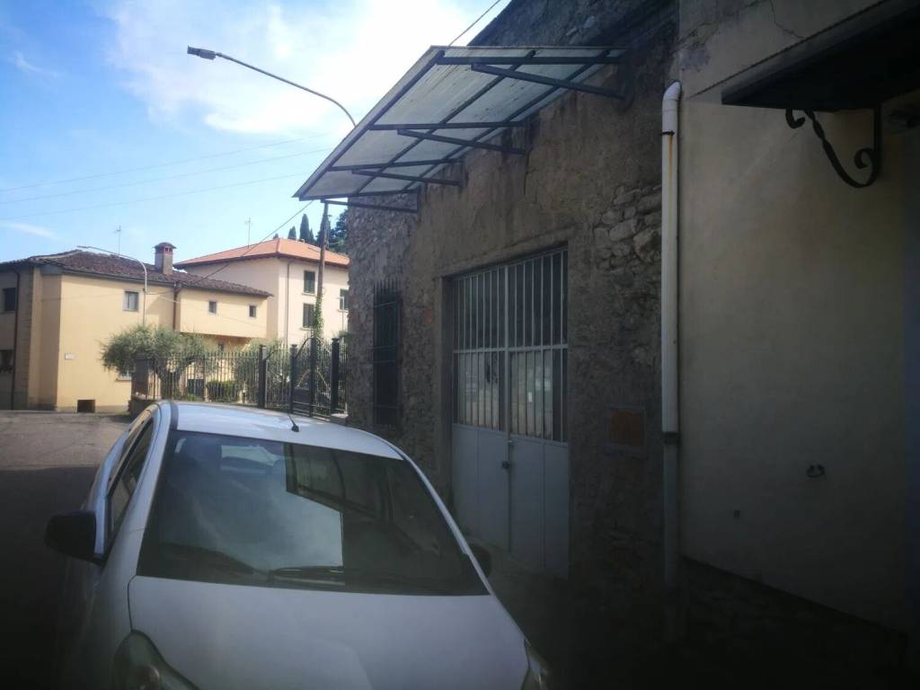 locale commerciale in vendita a Cantagallo in zona Il Fabbro