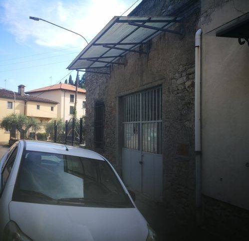 locale commerciale in vendita a Cantagallo in zona Il Fabbro