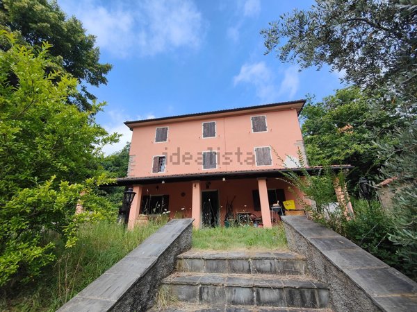 casa indipendente in vendita a Cantagallo