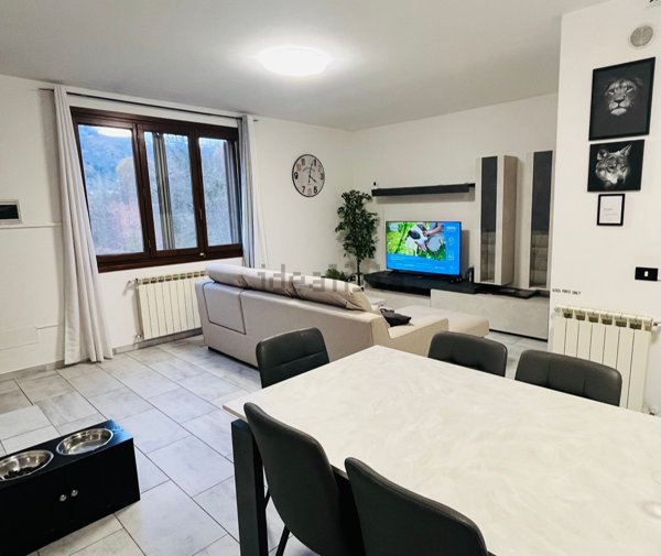 appartamento in vendita a Cantagallo in zona Carmignanello