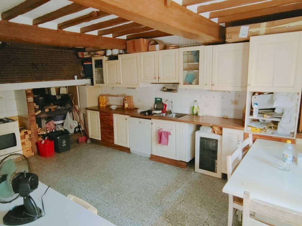 casa indipendente in vendita a Cantagallo in zona Carmignanello