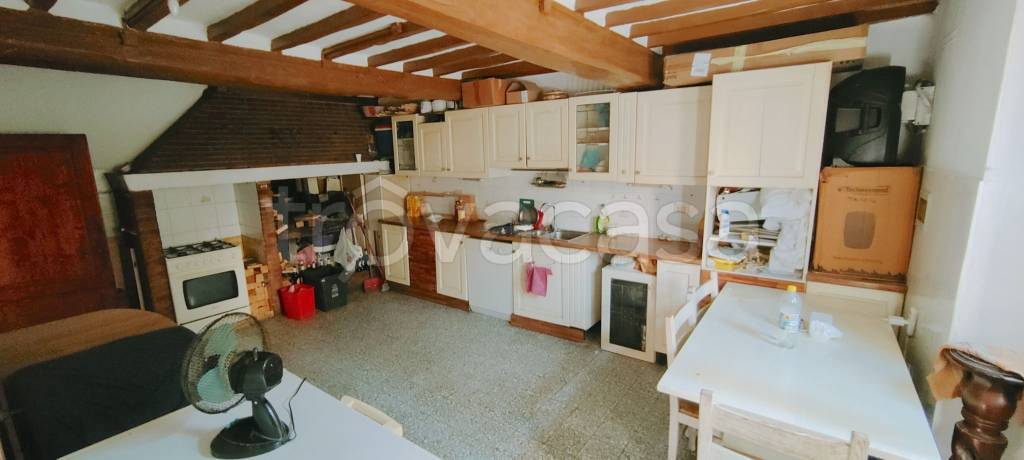 casa indipendente in vendita a Cantagallo in zona Carmignanello